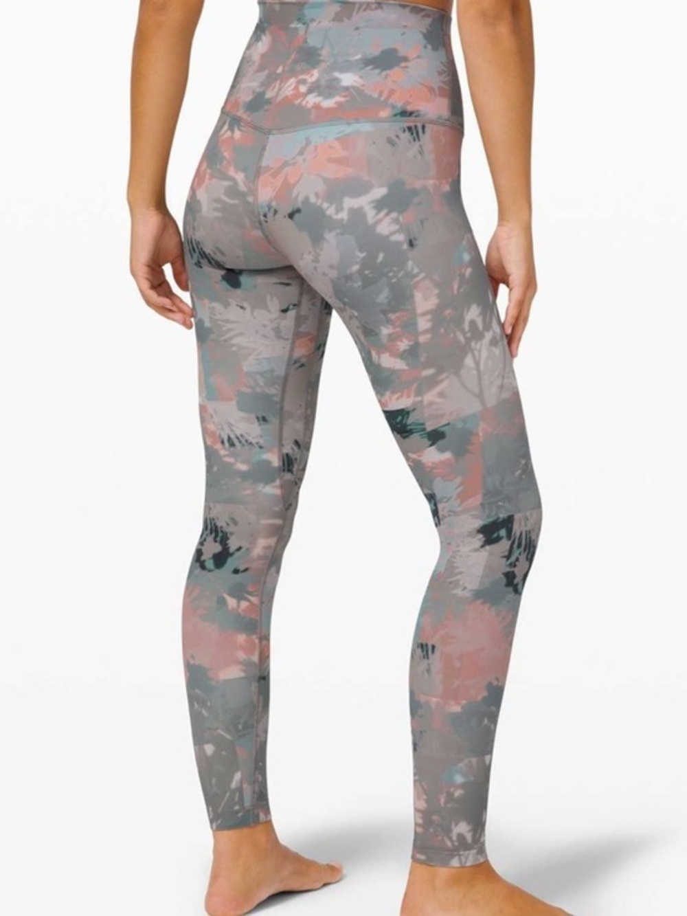 Lululemon Align Super-High Rise Pant 28"
Untamed Nature Multi Size 6